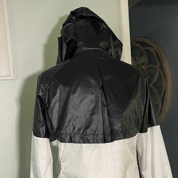 Nike Women's Two-Tone Hooded Utility Jacket - Picture 6 of 6